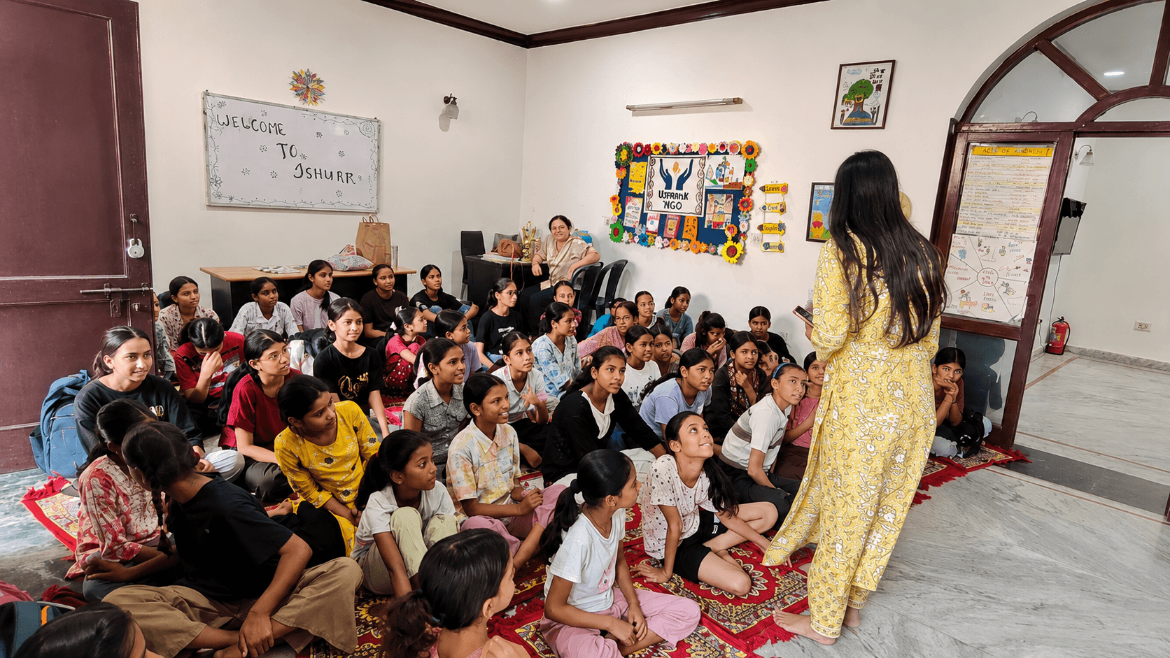 A facilitator running an Insightio session for a room of students at Ishurr